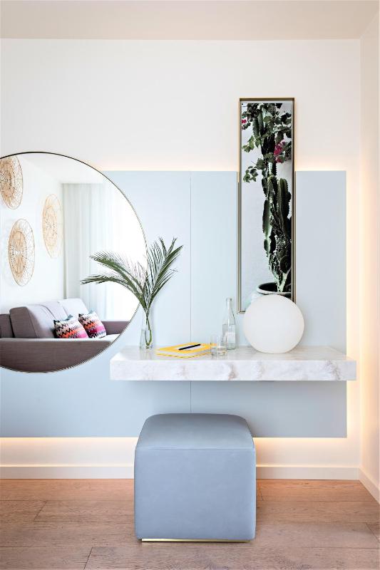 Junior Suite with King or Twin Beds and Convertible Sofa image 3