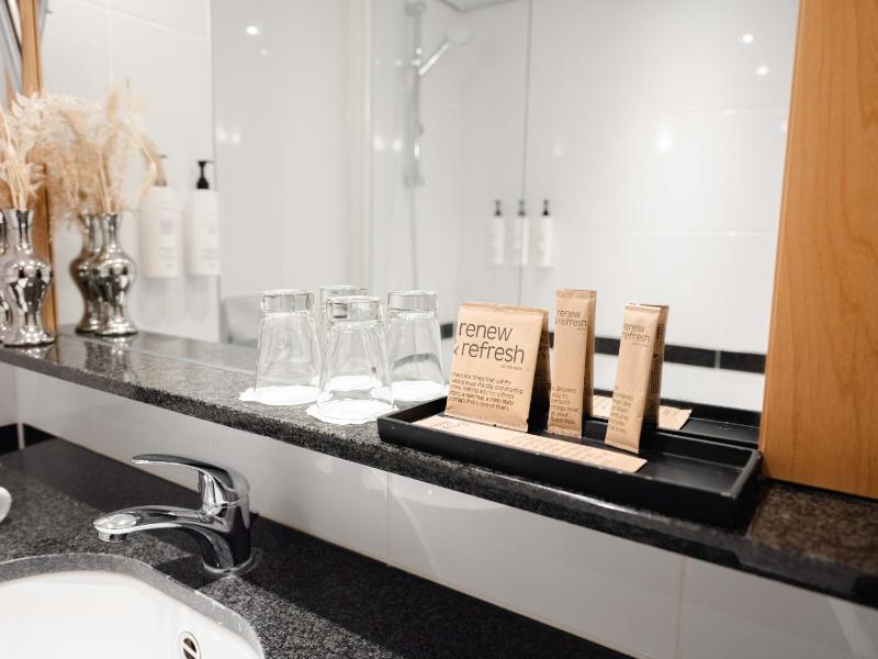 Classic Twin Room image 2