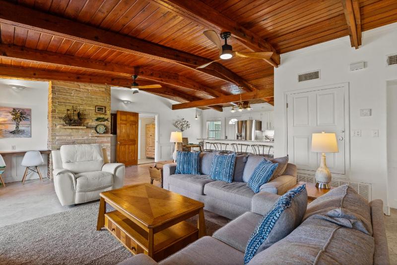 Sunset Vista Beach House - image 12