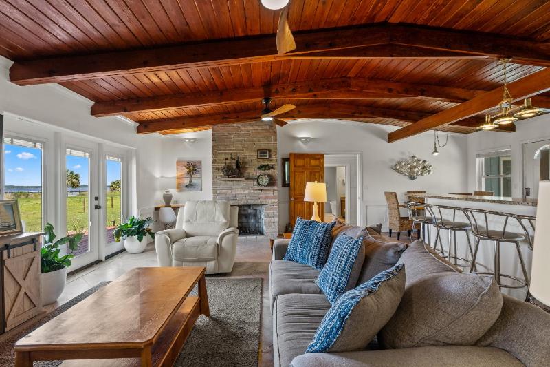 Sunset Vista Beach House - image 16
