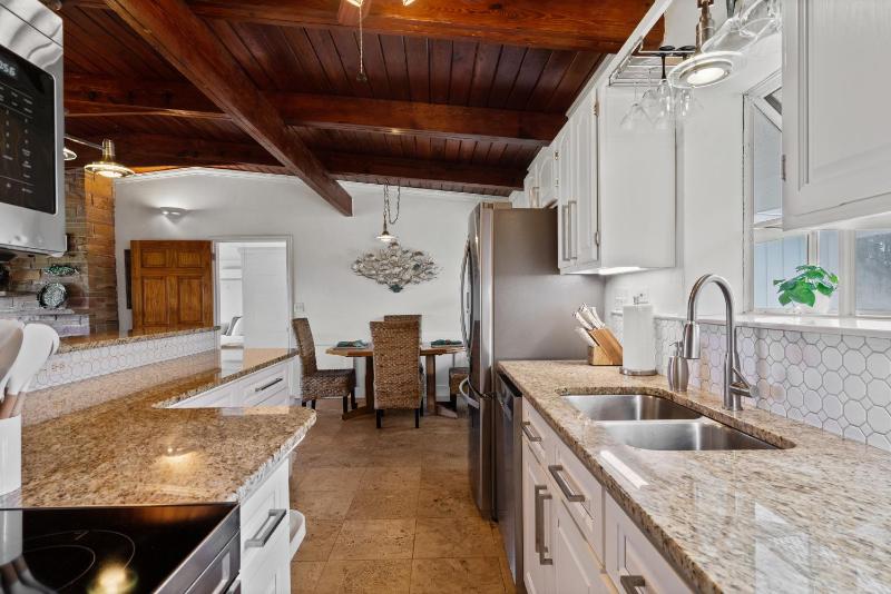 Sunset Vista Beach House - image 21