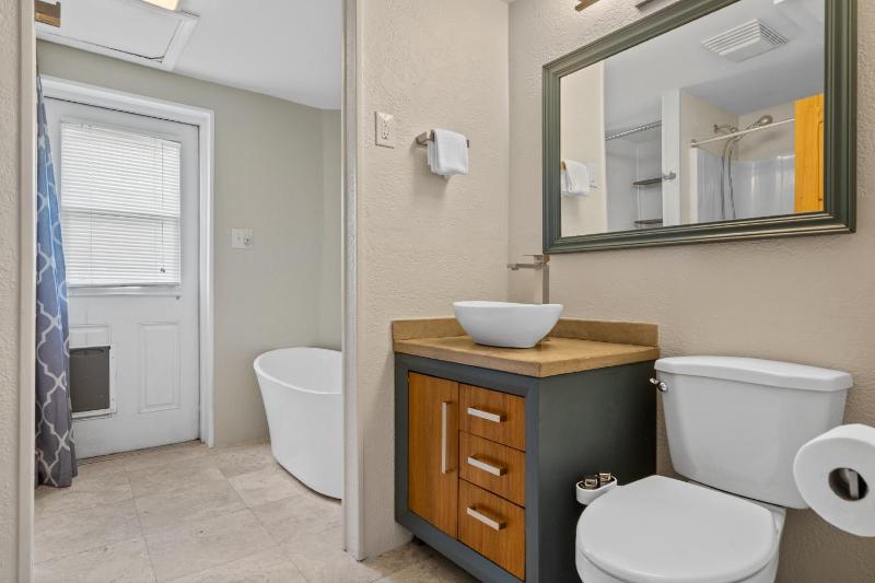 Sunset Vista Beach House - image 29