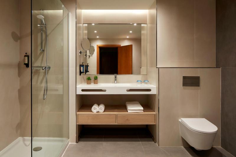 Superior Room with Partial Sea View image 4