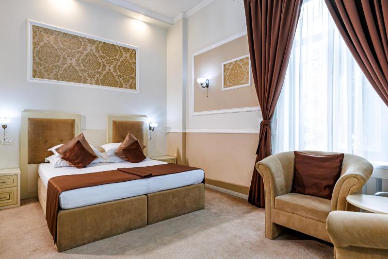 Deluxe Double or Twin Room image 1