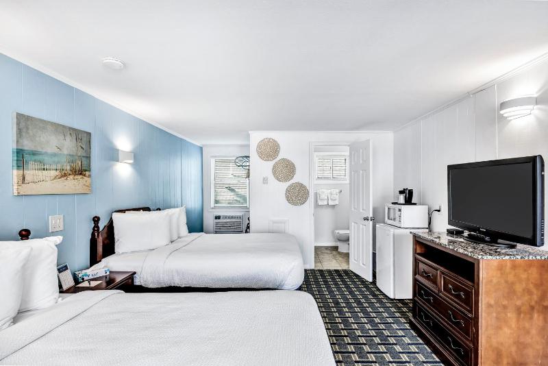 Standard Room with Two Double Beds image 4