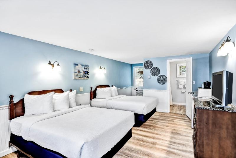 Standard Room with Two Double Beds image 3