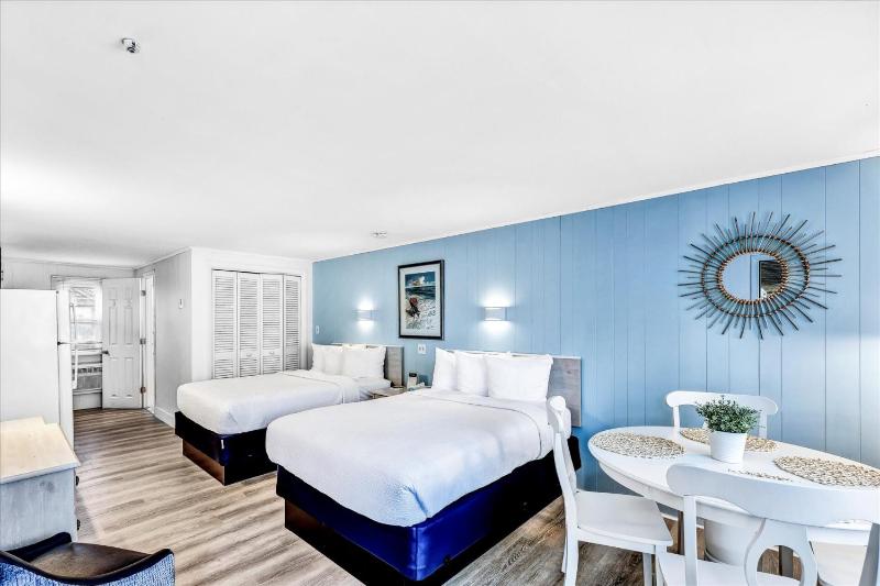 Double Room with Two Double Beds and Kitchenette image 4