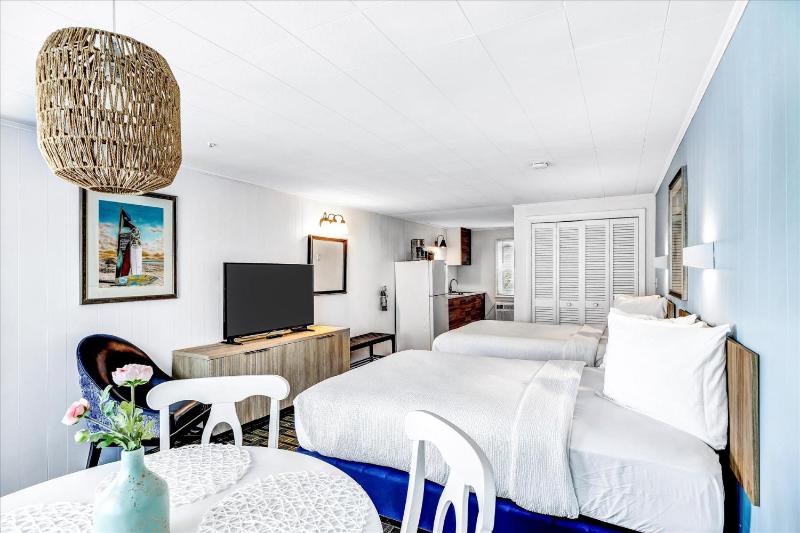 Double Room with Two Double Beds and Kitchenette image 4