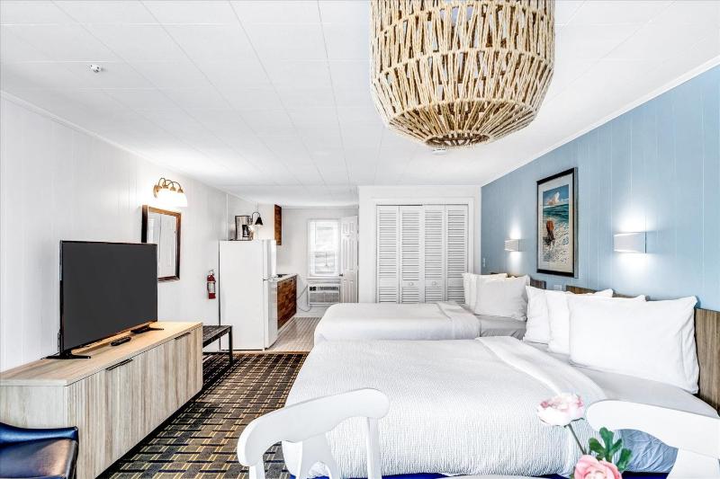 Double Room with Two Double Beds and Kitchenette image 1