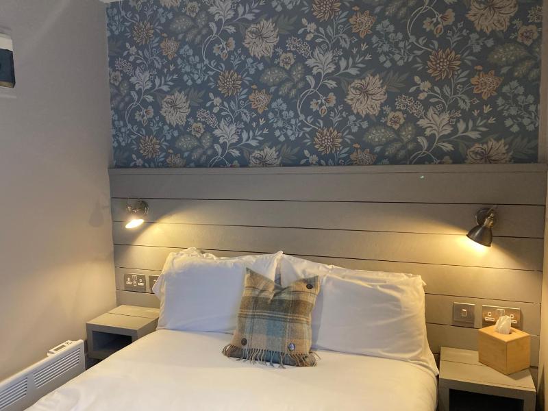 Double Room with Private Bathroom image 1