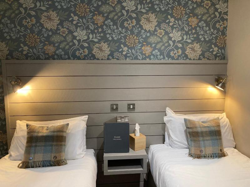 Small Twin Room image 1