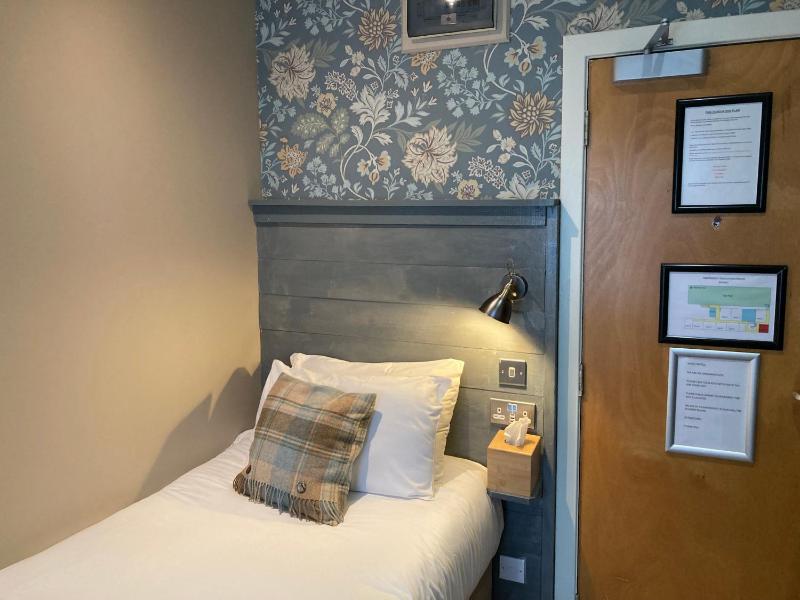 Single Room image 3