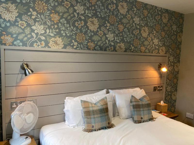 Standard Twin Room image 2