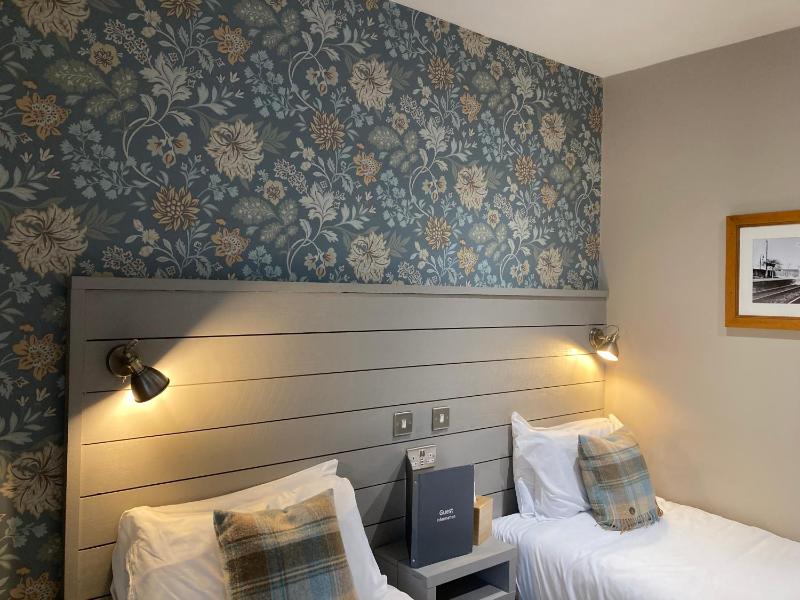 Standard Twin Room image 1