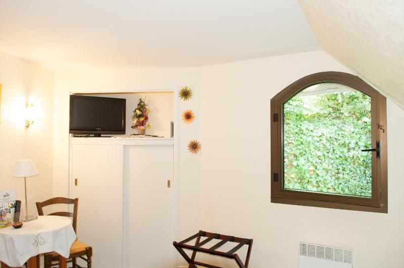 Standard Double Room image 3