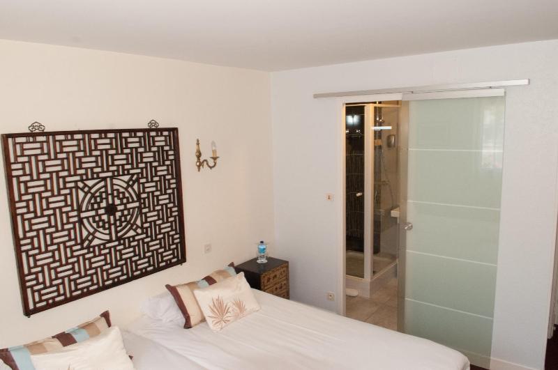 Twin Room image 3