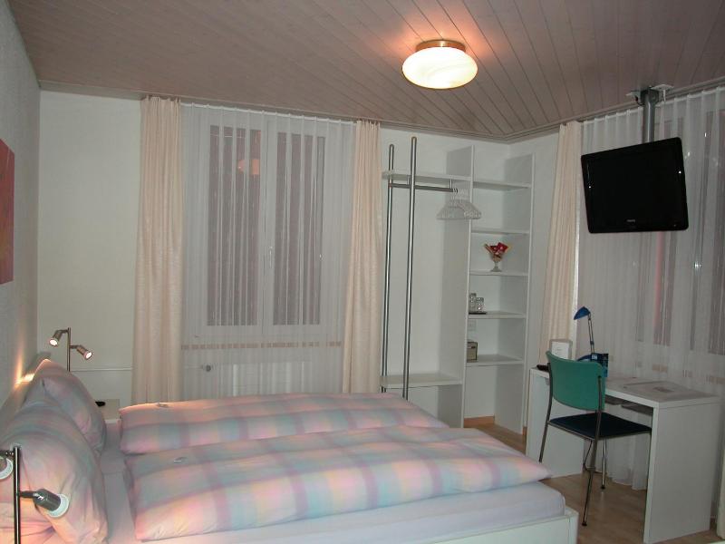 Double Room image 3