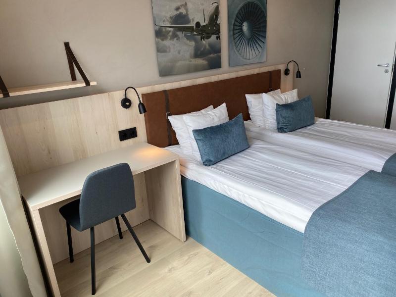 Comfort Twin Room image 2