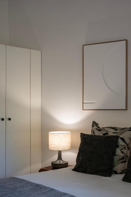 One-Bedroom Apartment image 4