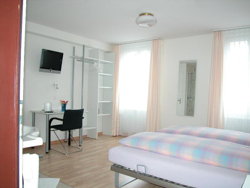 Double Room image 4