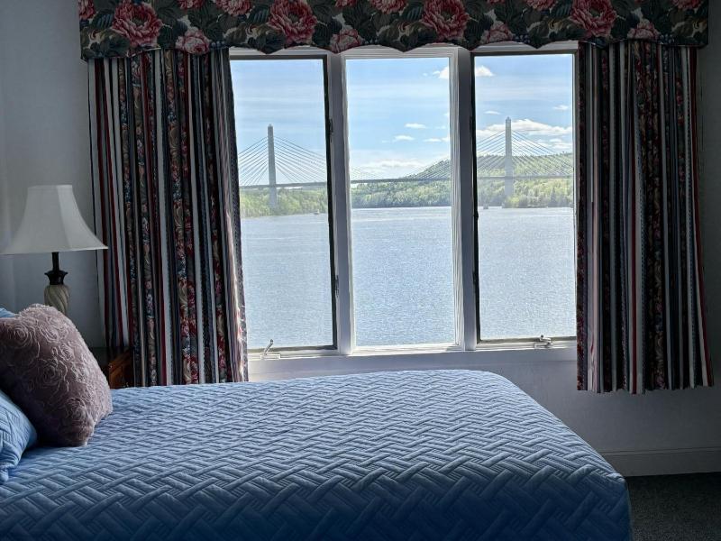 Double Room with Two Double Beds and River View image 2