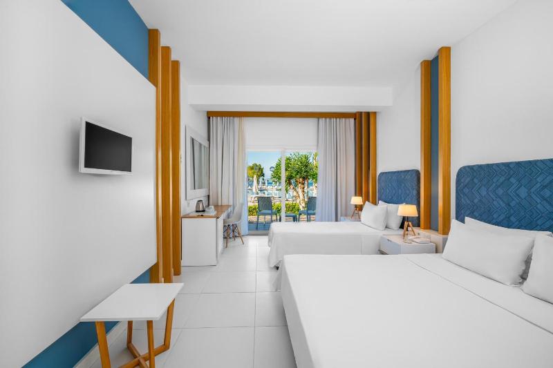 Superior Double Room Garden View image 1