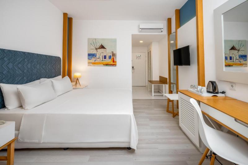 Standard Double Room image 4