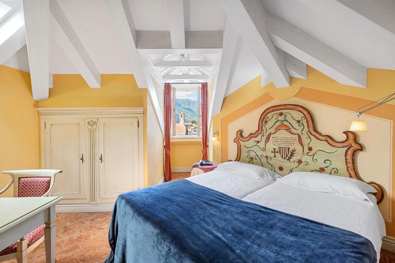 Superior Twin Room with Lake View image 3