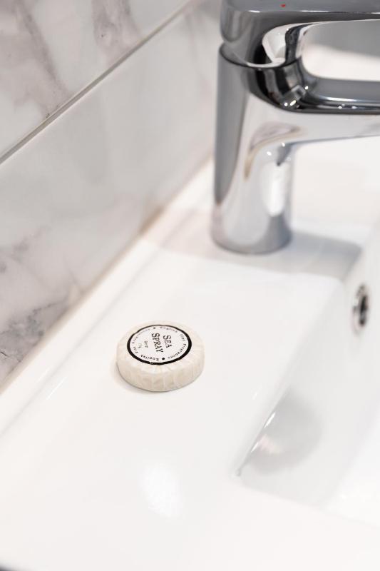 Double Room Ensuite image 3