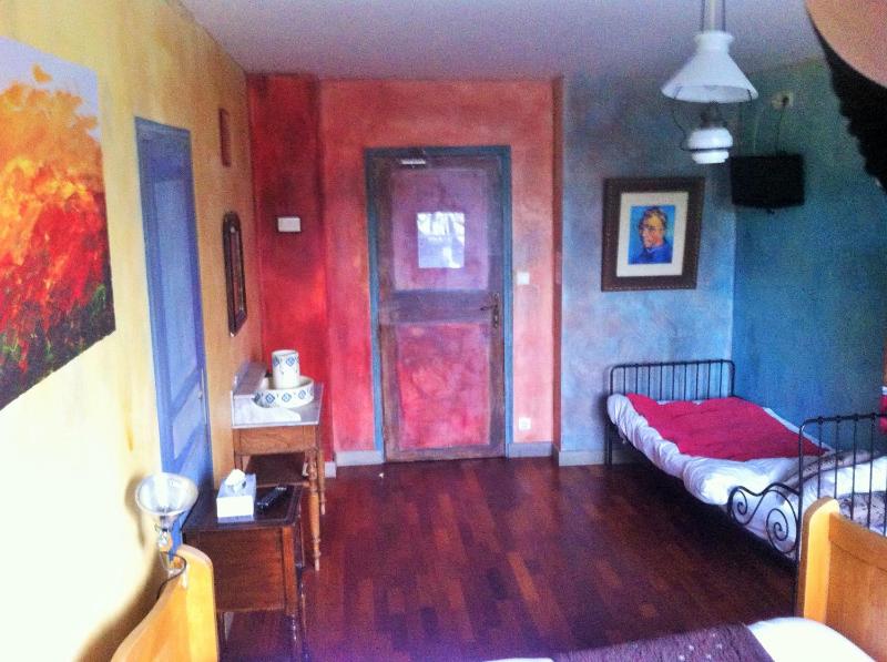 Triple Room with Private External Bathroom image 1