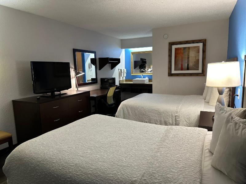 Deluxe Room with Two Double Beds Non-Smoking image 4