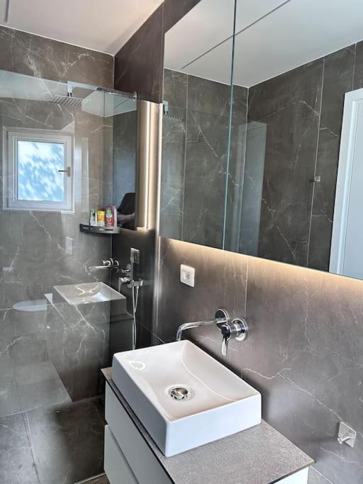 Lumi Residence Apartment 2 - image 4
