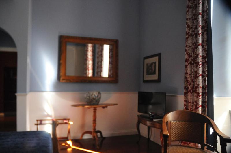 Double or Twin Room image 4