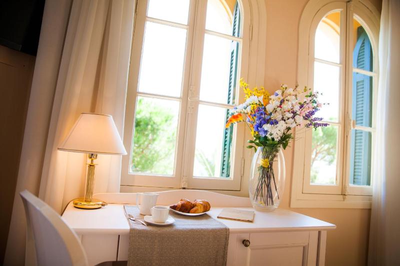 Double Room with Sea View image 4