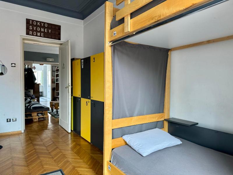 Bed in 6-Bed Mixed Dormitory Room image 2