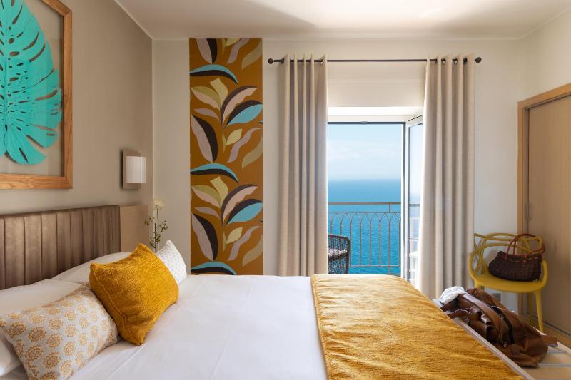 Superior Double Room with Balcony and Sea View image 4