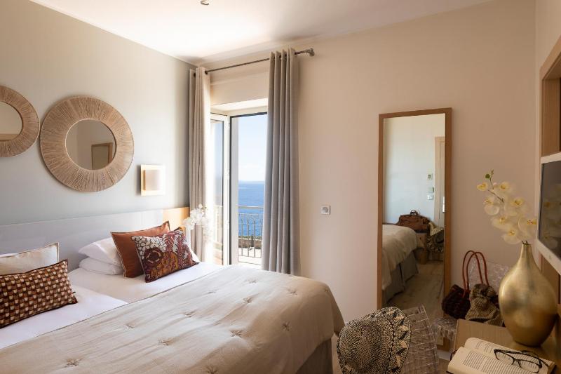 Superior Double Room with Balcony and Sea View image 1