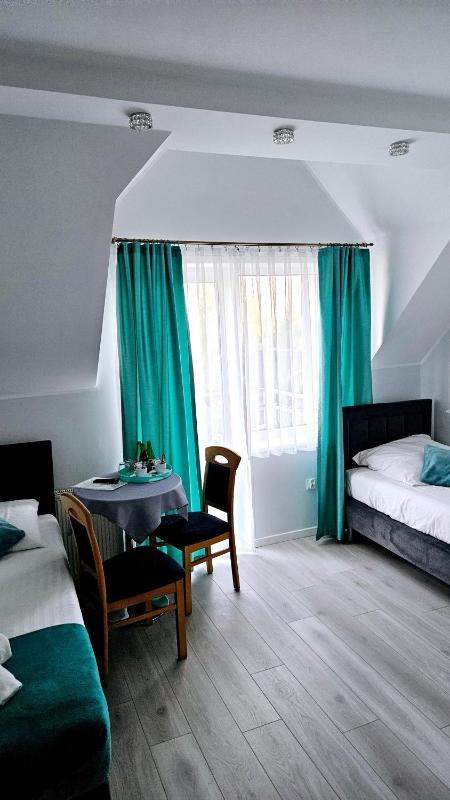 Twin Room with Balcony image 3