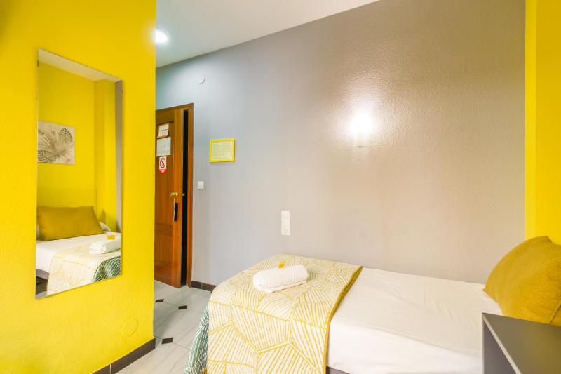 Single Room image 3