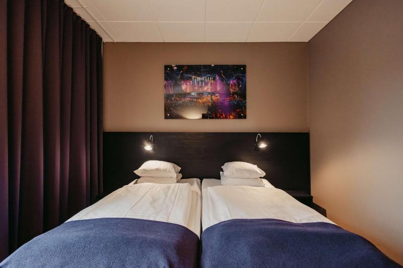 Basic Double or Twin Room image 3