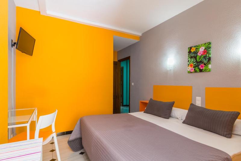 Double or Twin Room image 3