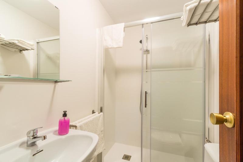 Double or Twin Room image 2