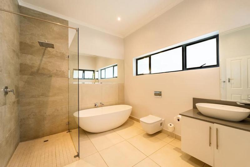 Platinum Peak Luxury Apartment -Victoria Falls - image 15