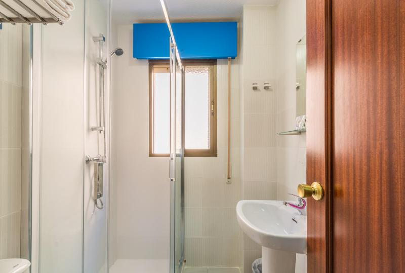 Single Room image 2