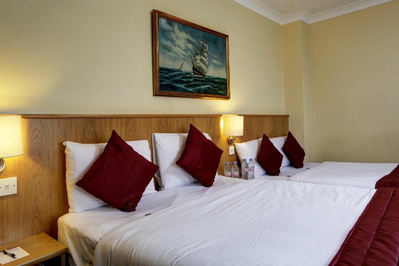 Quadruple Room image 2