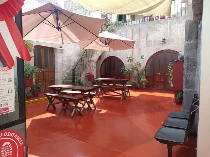 Hostal Flores - image 2
