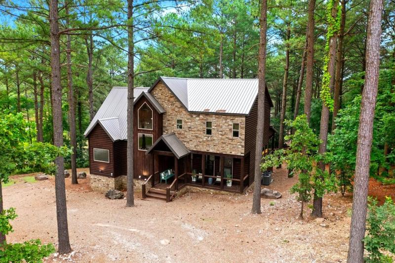 Four-Bedroom Holiday Home image 1