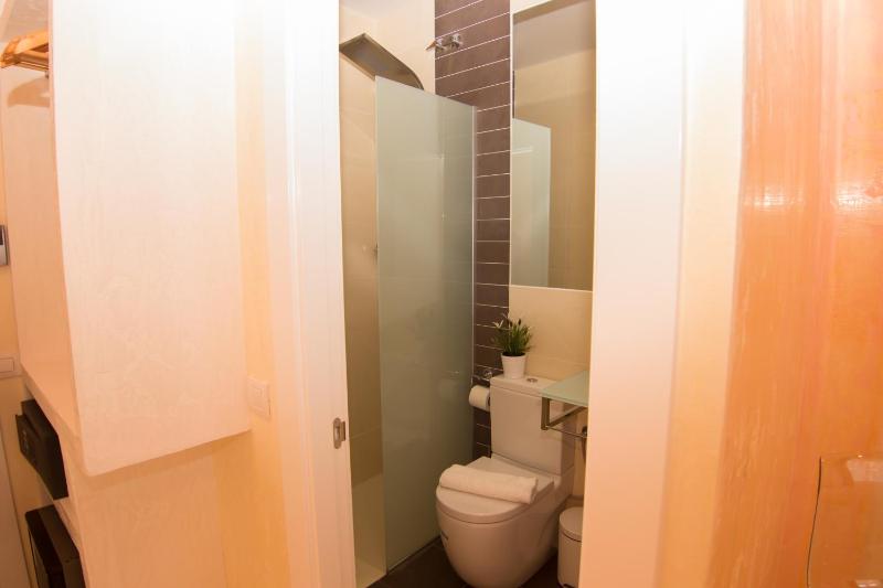 Standard Double Room with City View image 3