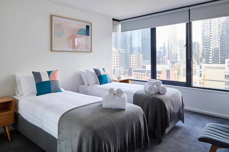 Melbourne CBD Apartment City Views Pool & Parking - image 12
