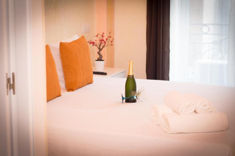 Superior Double or Twin Room with City View image 2